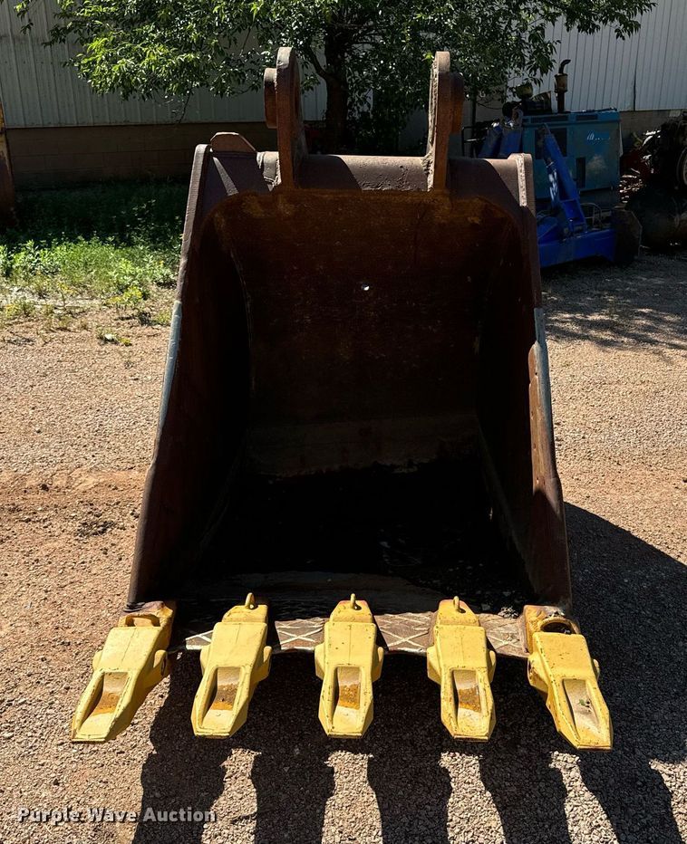 image for item EE7680 Finning excavator bucket