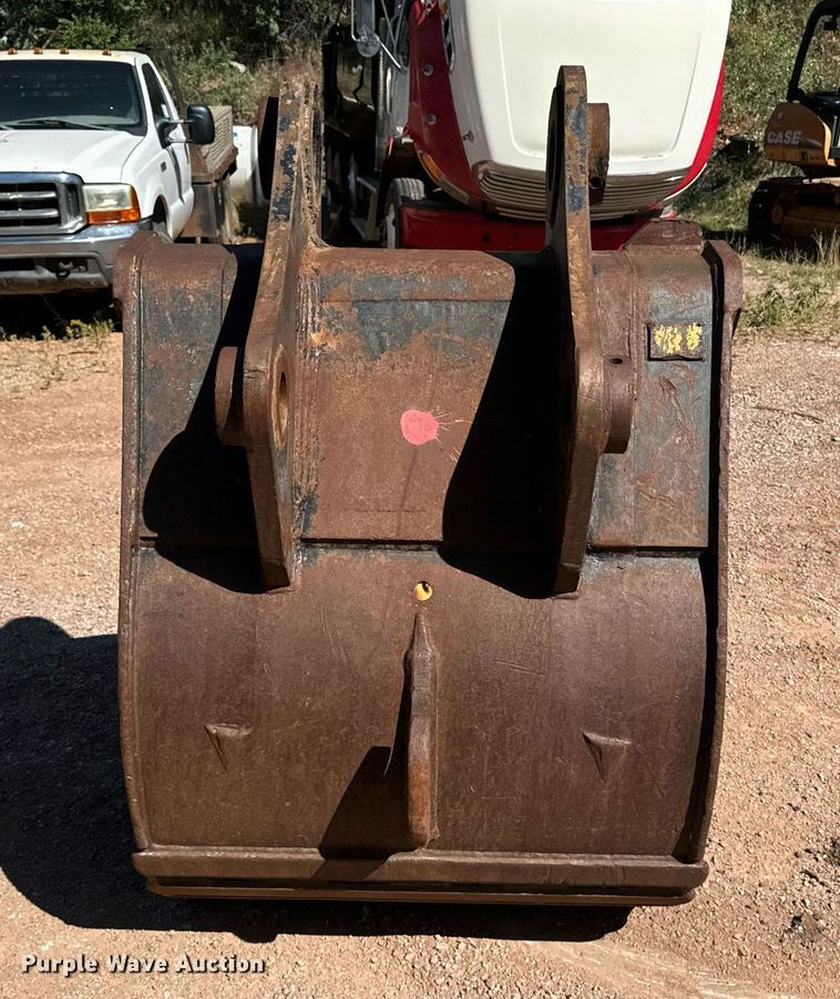 image for item EE7680 Finning excavator bucket