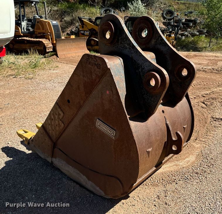 image for item EE7680 Finning excavator bucket