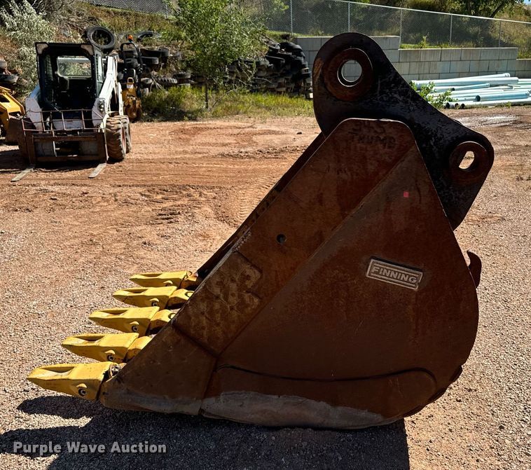 image for item EE7680 Finning excavator bucket
