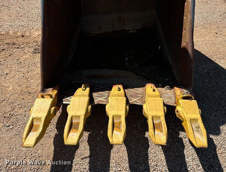 image for item EE7680 Finning excavator bucket