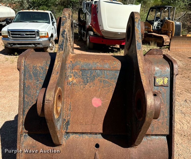 image for item EE7680 Finning excavator bucket