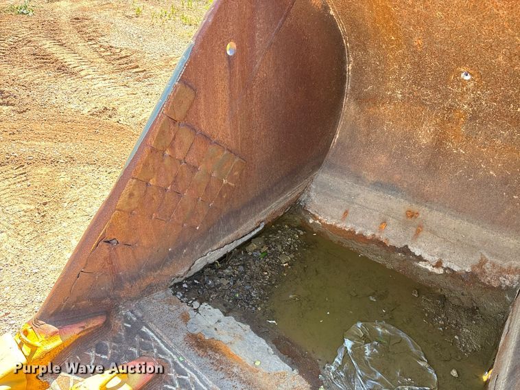 image for item EE7680 Finning excavator bucket