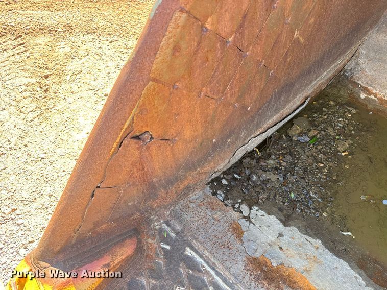 image for item EE7680 Finning excavator bucket