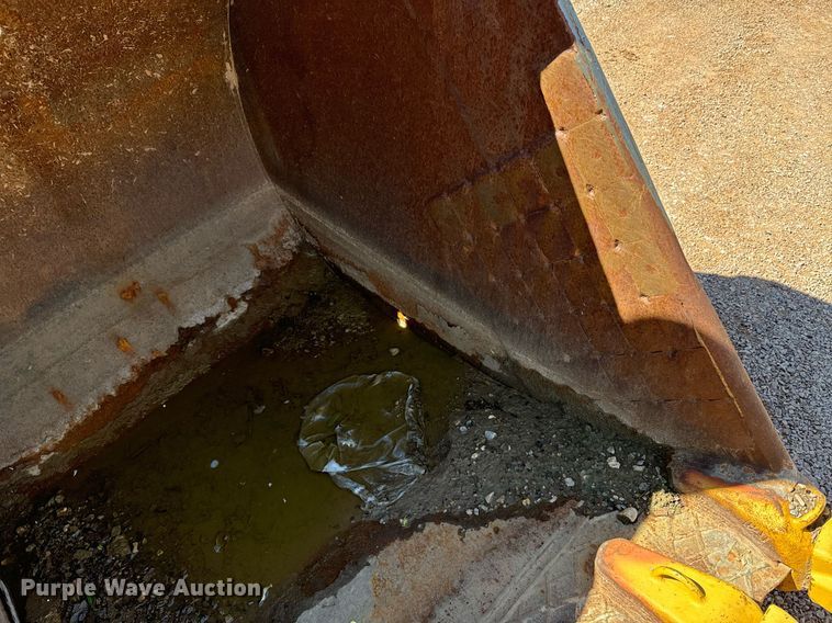 image for item EE7680 Finning excavator bucket