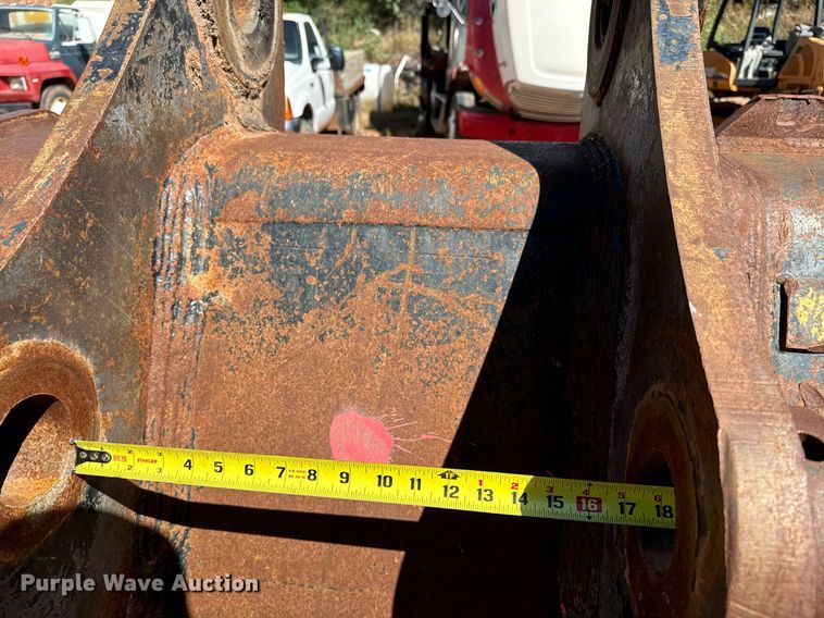 image for item EE7680 Finning excavator bucket