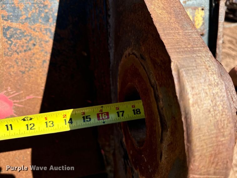 image for item EE7680 Finning excavator bucket