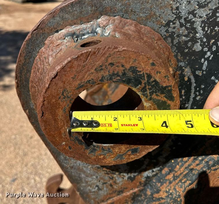 image for item EE7680 Finning excavator bucket