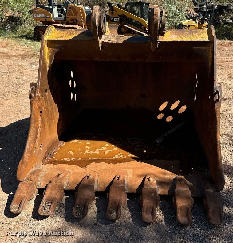 image for item EE7681 Caterpillar excavator bucket