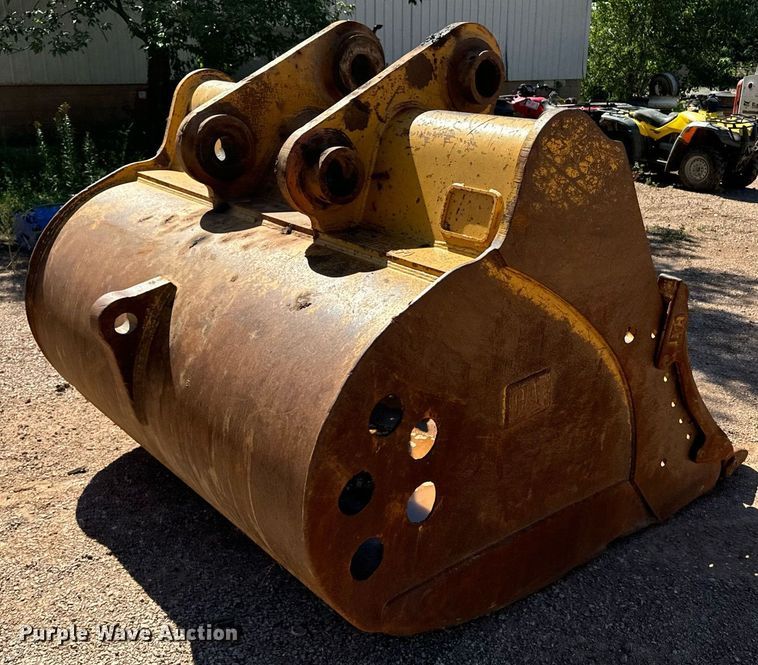 image for item EE7681 Caterpillar excavator bucket