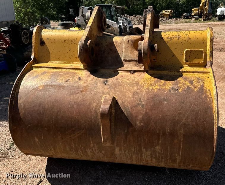 image for item EE7681 Caterpillar excavator bucket