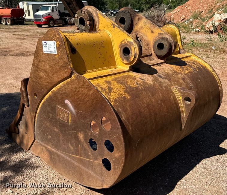 image for item EE7681 Caterpillar excavator bucket