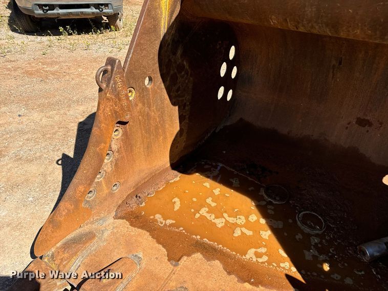 image for item EE7681 Caterpillar excavator bucket