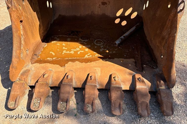 image for item EE7681 Caterpillar excavator bucket