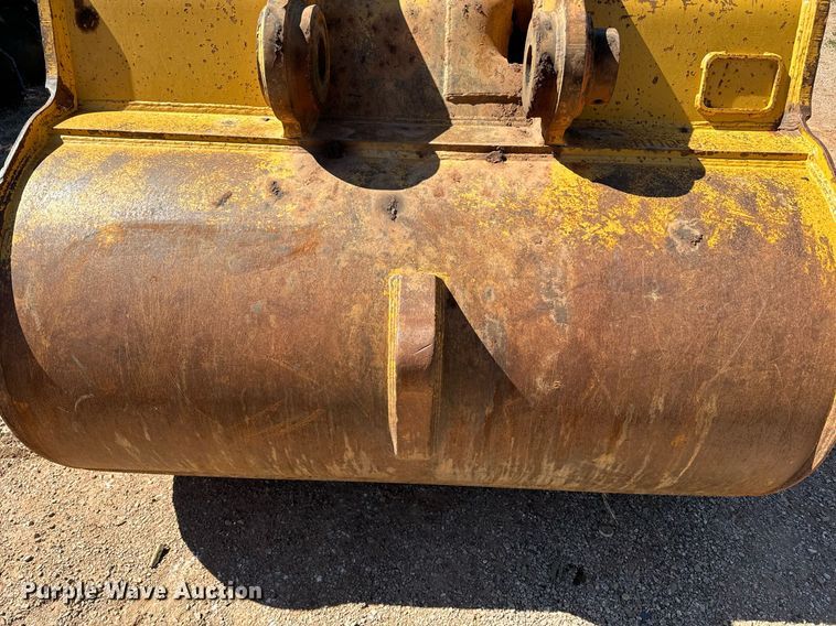 image for item EE7681 Caterpillar excavator bucket