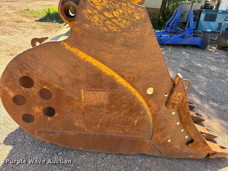 image for item EE7681 Caterpillar excavator bucket
