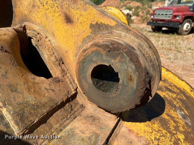 image for item EE7681 Caterpillar excavator bucket