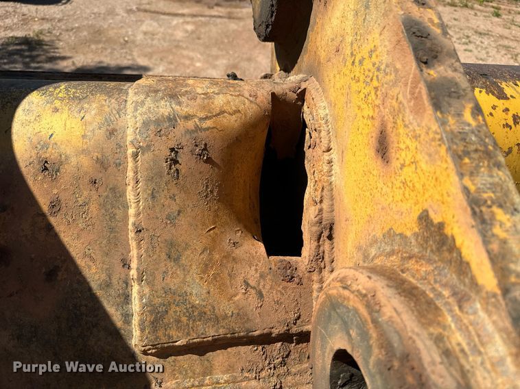 image for item EE7681 Caterpillar excavator bucket