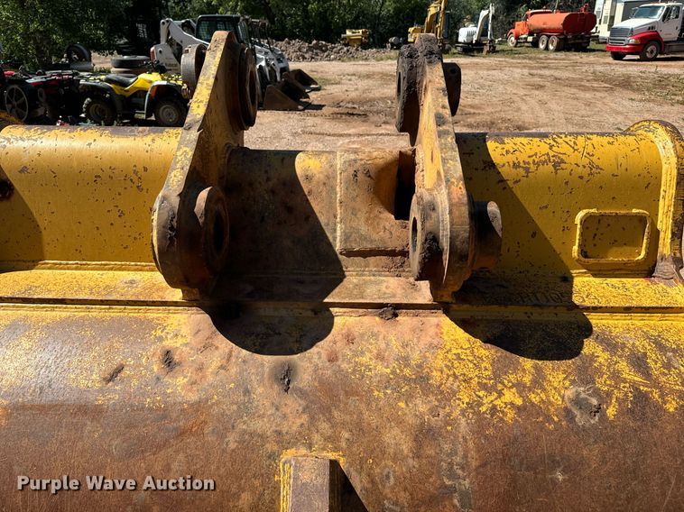 image for item EE7681 Caterpillar excavator bucket