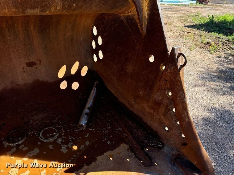 image for item EE7681 Caterpillar excavator bucket