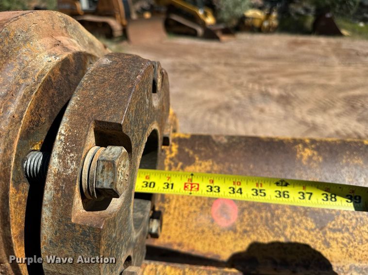 image for item EE7681 Caterpillar excavator bucket