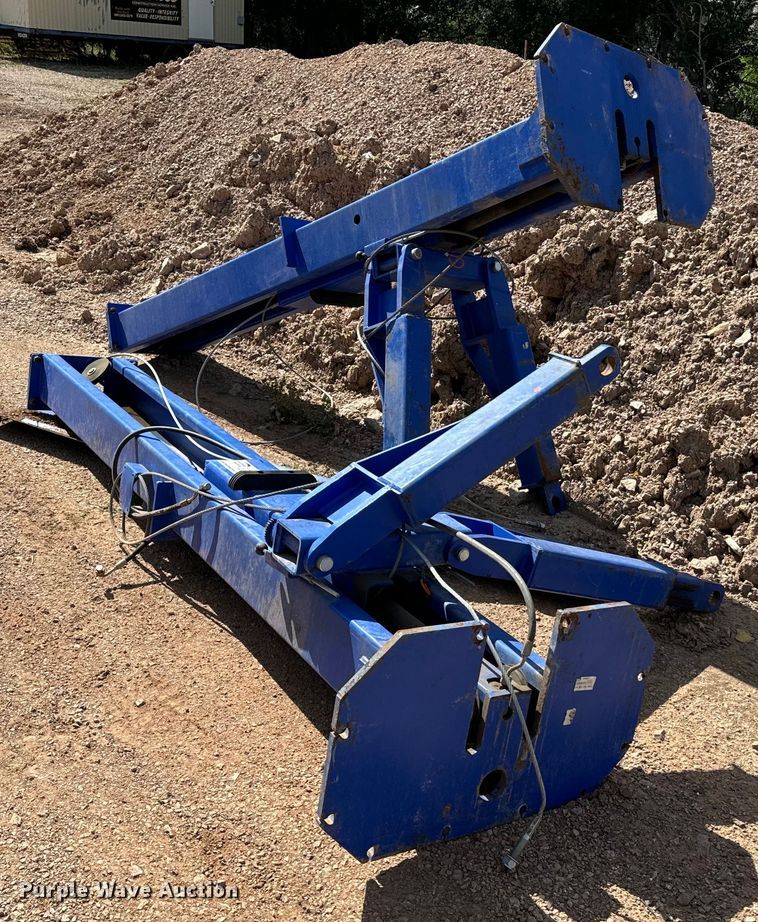 image for item EE7682 Two post automotive lift