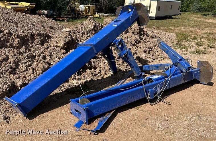 image for item EE7682 Two post automotive lift