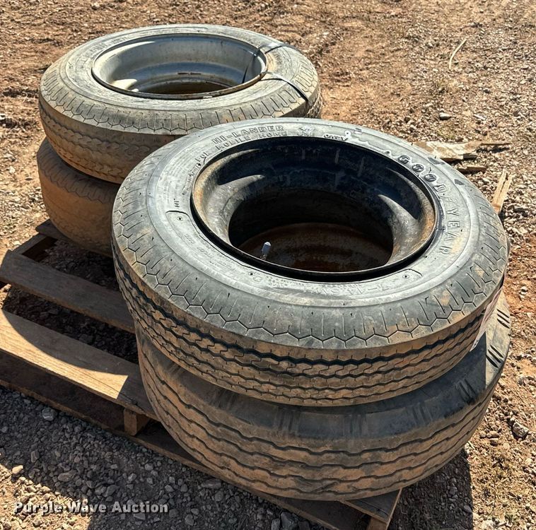 image for item EE7692 (4) tires and wheels