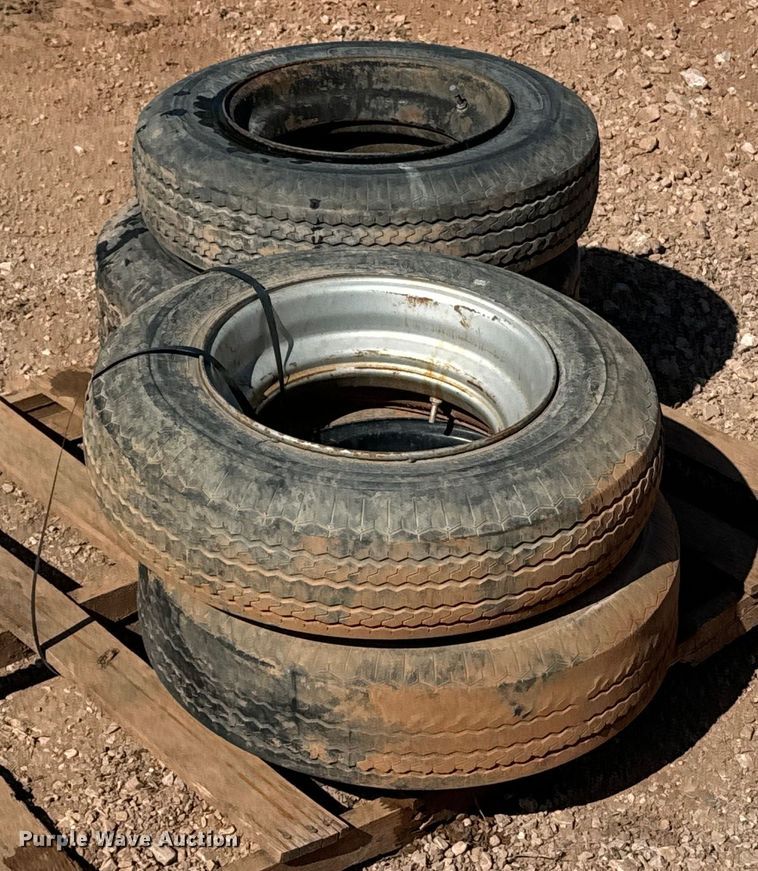 image for item EE7692 (4) tires and wheels