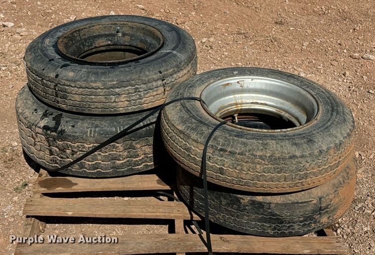 image for item EE7692 (4) tires and wheels