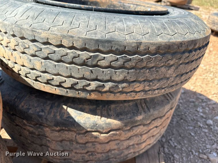 image for item EE7692 (4) tires and wheels