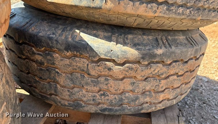 image for item EE7692 (4) tires and wheels