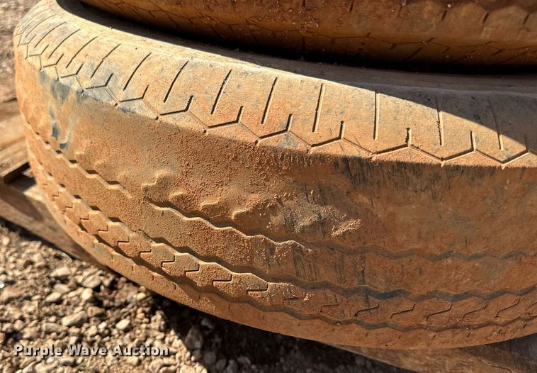 image for item EE7692 (4) tires and wheels