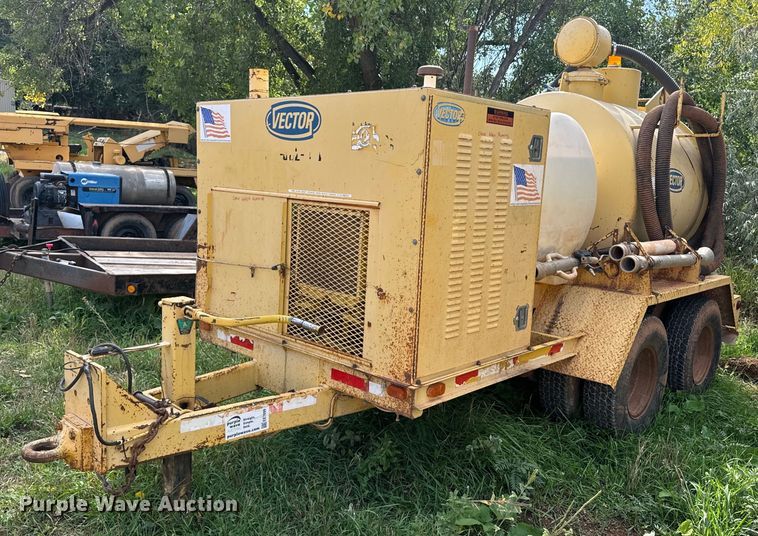 image for item EE7699 2002 Vector 09007 vacuum excavator