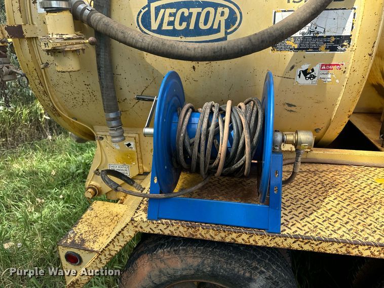 image for item EE7699 2002 Vector 09007 vacuum excavator