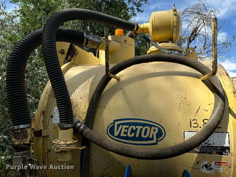 image for item EE7699 2002 Vector 09007 vacuum excavator