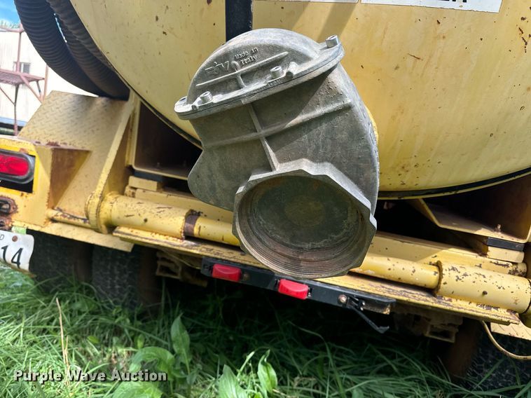 image for item EE7699 2002 Vector 09007 vacuum excavator