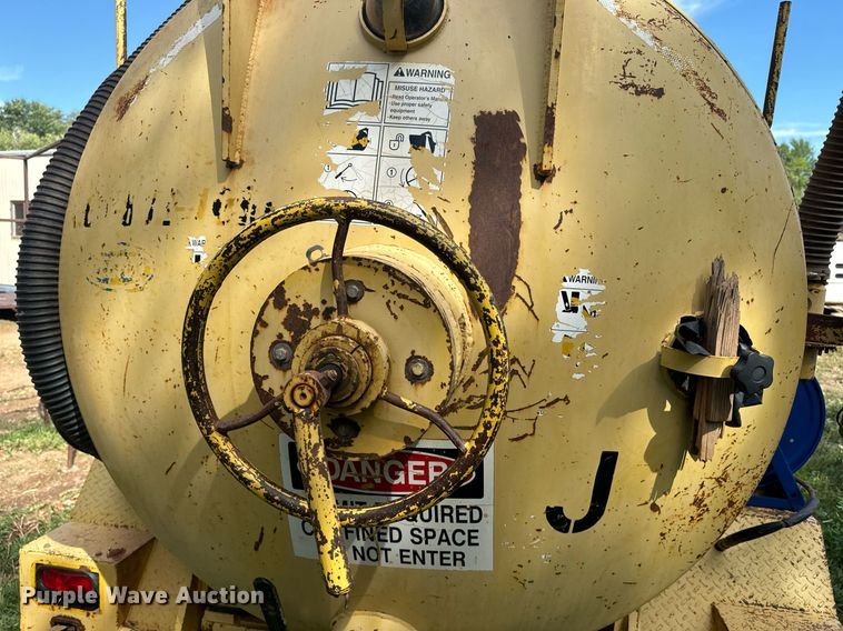 image for item EE7699 2002 Vector 09007 vacuum excavator