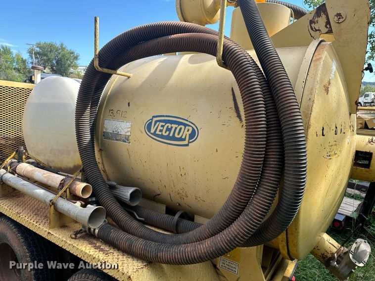 image for item EE7699 2002 Vector 09007 vacuum excavator