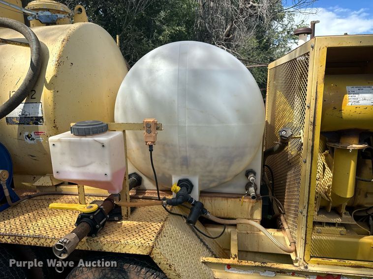 image for item EE7699 2002 Vector 09007 vacuum excavator