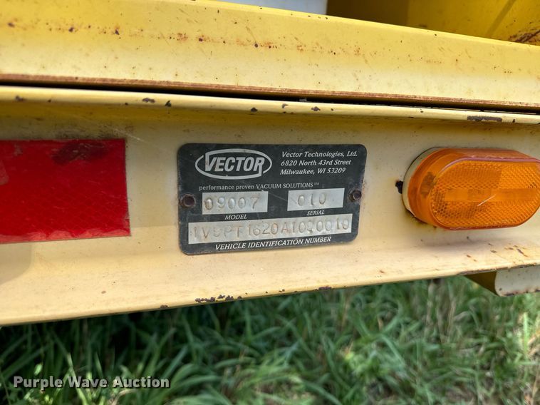 image for item EE7699 2002 Vector 09007 vacuum excavator