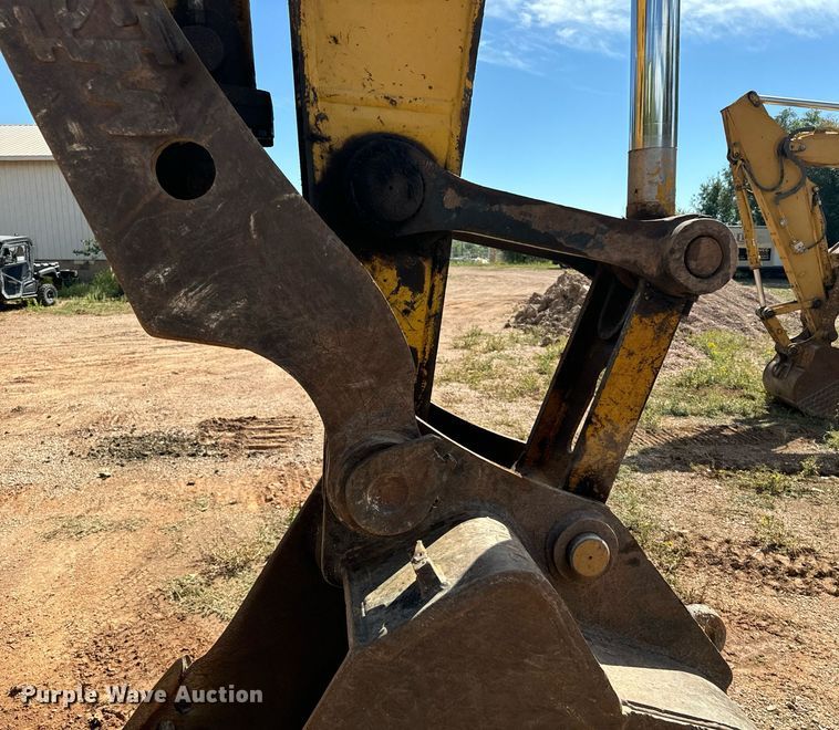 image for item EE7710 2003 Komatsu PC270LC-7L excavator