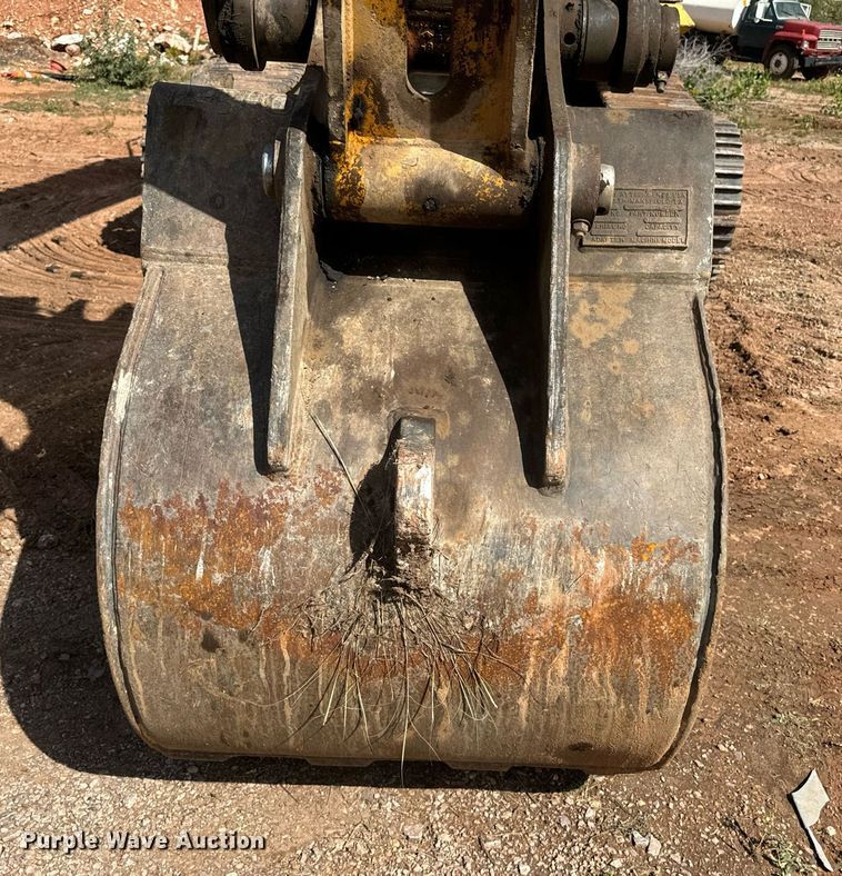 image for item EE7710 2003 Komatsu PC270LC-7L excavator