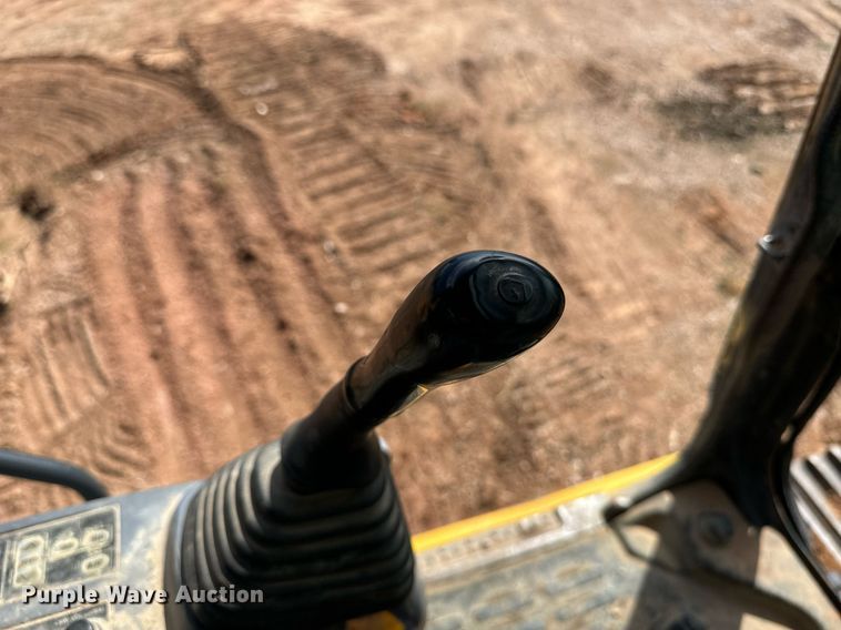 image for item EE7710 2003 Komatsu PC270LC-7L excavator