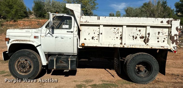 image for item EE7713 1984 GMC 7000 dump truck