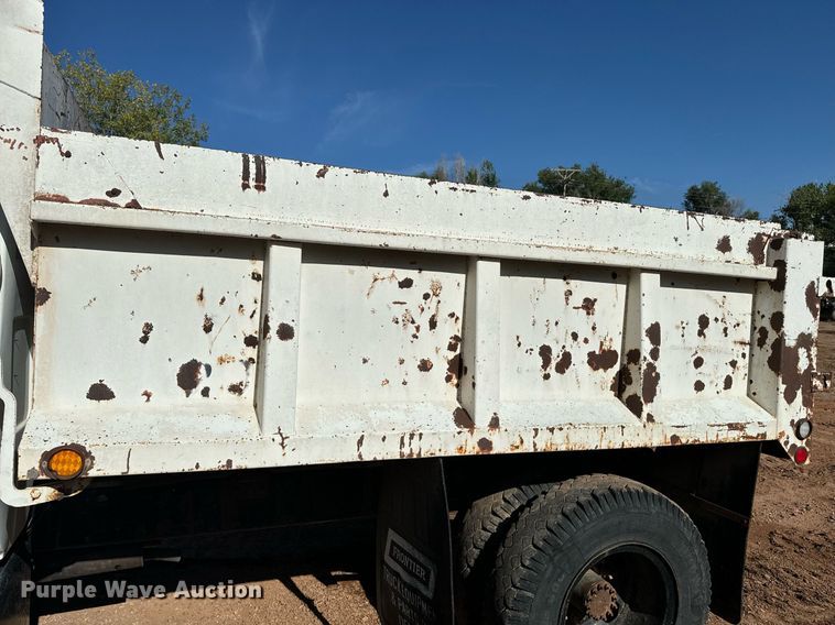 image for item EE7713 1984 GMC 7000 dump truck