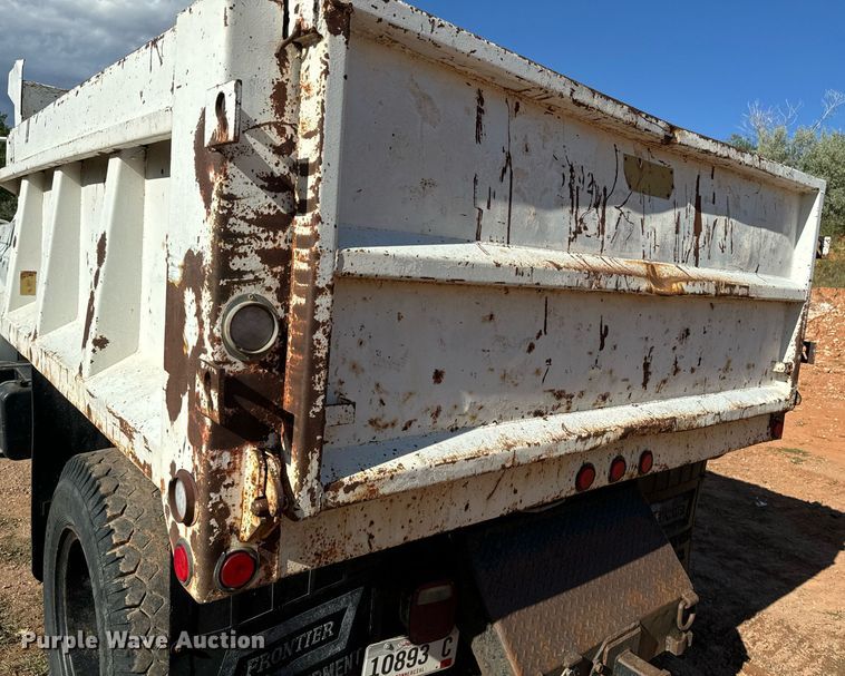 image for item EE7713 1984 GMC 7000 dump truck