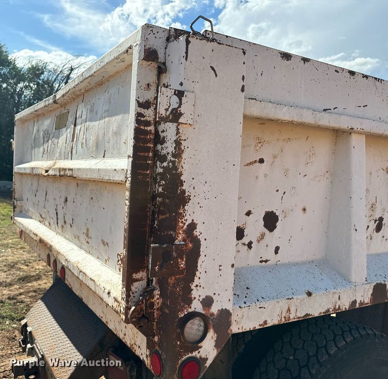 image for item EE7713 1984 GMC 7000 dump truck