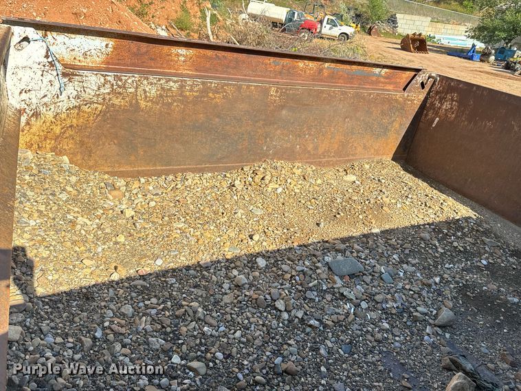 image for item EE7713 1984 GMC 7000 dump truck