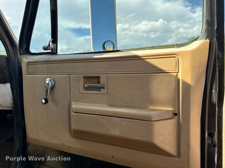 image for item EE7713 1984 GMC 7000 dump truck